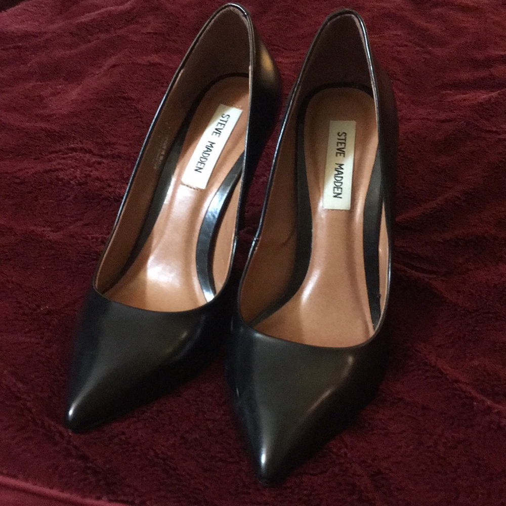 Steve Madden 8.5 Black leather pointed heels